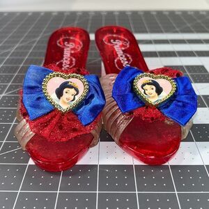Disney Princess Snow White Slipper Heel Sandal Red hard resin plastic 7-3/4 long